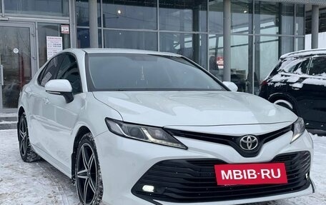 Toyota Camry, 2019 год, 2 180 000 рублей, 4 фотография