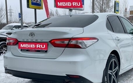 Toyota Camry, 2019 год, 2 180 000 рублей, 10 фотография