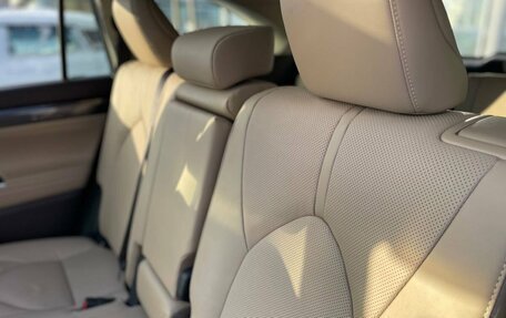 Toyota Highlander, 2025 год, 5 750 000 рублей, 30 фотография