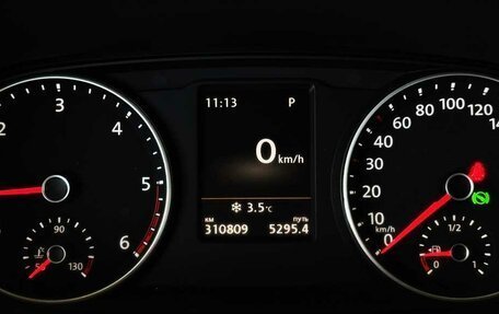 Volkswagen Multivan T6 рестайлинг, 2016 год, 2 915 000 рублей, 6 фотография