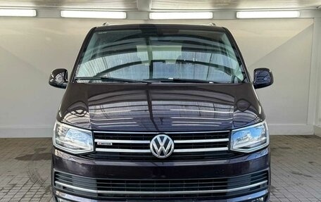 Volkswagen Multivan T6 рестайлинг, 2016 год, 2 915 000 рублей, 2 фотография