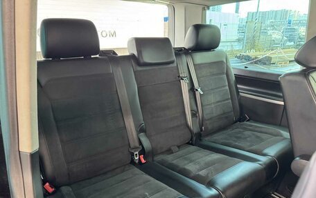 Volkswagen Multivan T6 рестайлинг, 2016 год, 2 915 000 рублей, 18 фотография