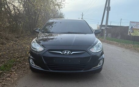 Hyundai Solaris II рестайлинг, 2011 год, 900 000 рублей, 2 фотография