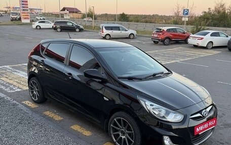 Hyundai Solaris II рестайлинг, 2011 год, 900 000 рублей, 3 фотография