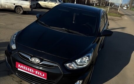 Hyundai Solaris II рестайлинг, 2011 год, 900 000 рублей, 7 фотография