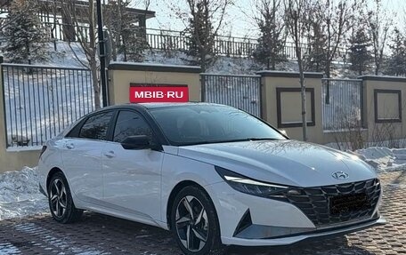 Hyundai Elantra, 2022 год, 1 850 000 рублей, 2 фотография
