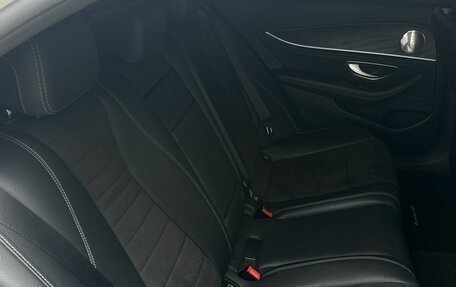 Mercedes-Benz E-Класс, 2019 год, 3 190 000 рублей, 12 фотография