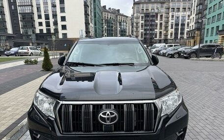 Toyota Land Cruiser Prado 150 рестайлинг 2, 2019 год, 4 500 000 рублей, 1 фотография
