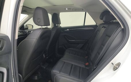 Volkswagen T-Roc I, 2022 год, 2 000 000 рублей, 10 фотография