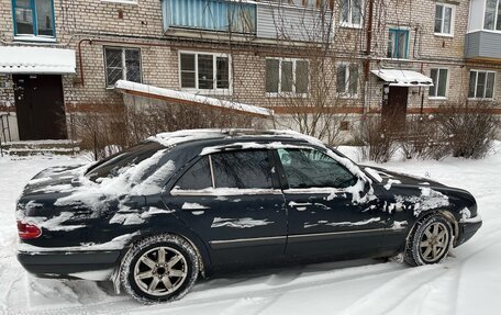 Mercedes-Benz E-Класс, 1998 год, 300 000 рублей, 3 фотография