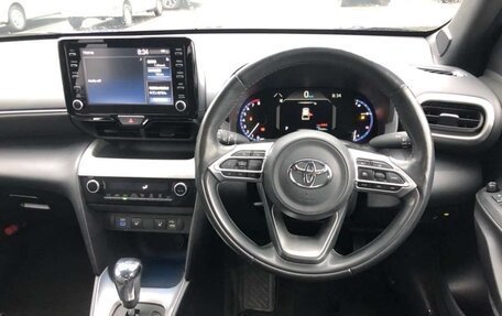 Toyota Yaris Cross, 2022 год, 1 600 000 рублей, 6 фотография