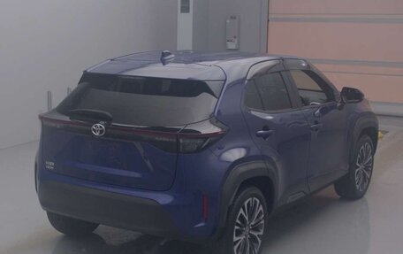 Toyota Yaris Cross, 2022 год, 1 600 000 рублей, 2 фотография