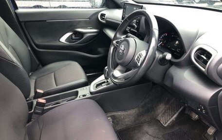 Toyota Yaris Cross, 2022 год, 1 600 000 рублей, 5 фотография