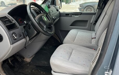 Volkswagen Caravelle T5, 2005 год, 1 350 000 рублей, 9 фотография