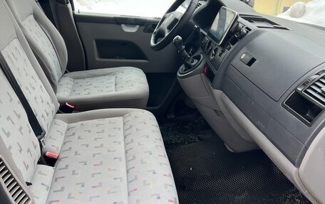 Volkswagen Caravelle T5, 2005 год, 1 350 000 рублей, 10 фотография