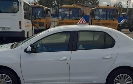 Renault Logan II, 2017 год, 800 000 рублей, 2 фотография