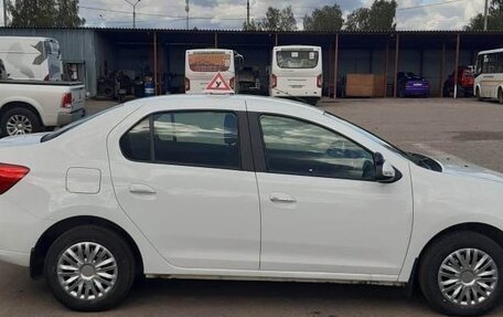 Renault Logan II, 2017 год, 800 000 рублей, 3 фотография