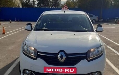 Renault Logan II, 2017 год, 800 000 рублей, 4 фотография