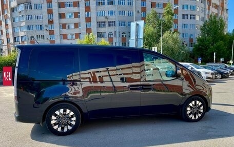 Hyundai Staria, 2022 год, 5 600 000 рублей, 2 фотография