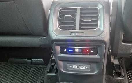 Volkswagen Tiguan II, 2019 год, 3 100 000 рублей, 23 фотография