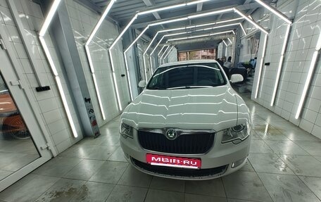 Skoda Superb III рестайлинг, 2011 год, 1 020 000 рублей, 2 фотография
