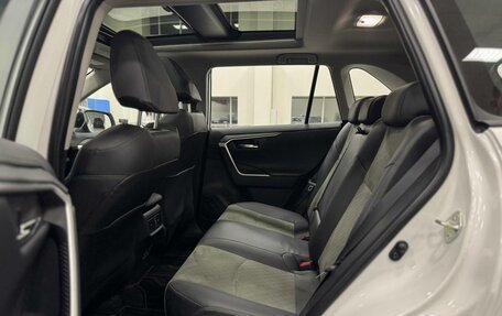 Toyota RAV4, 2025 год, 3 990 000 рублей, 14 фотография