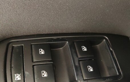 Opel Insignia II рестайлинг, 2011 год, 680 000 рублей, 13 фотография