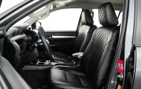 Toyota Hilux VIII, 2017 год, 3 749 999 рублей, 10 фотография