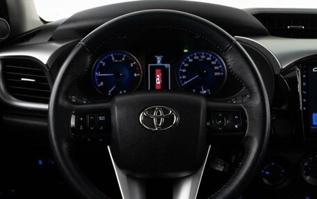 Toyota Hilux VIII, 2017 год, 3 749 999 рублей, 12 фотография