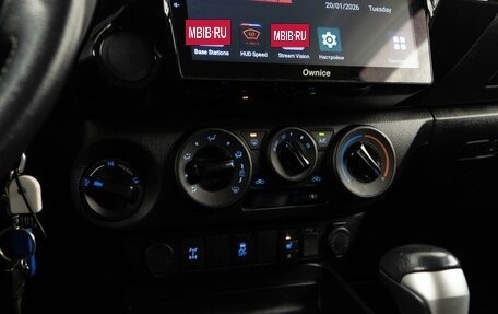 Toyota Hilux VIII, 2017 год, 3 749 999 рублей, 15 фотография