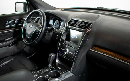 Ford Explorer VI, 2017 год, 2 990 000 рублей, 12 фотография