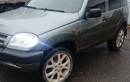 Chevrolet Niva I рестайлинг, 2005 год, 189 000 рублей, 1 фотография