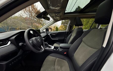 Toyota RAV4, 2025 год, 3 852 000 рублей, 9 фотография
