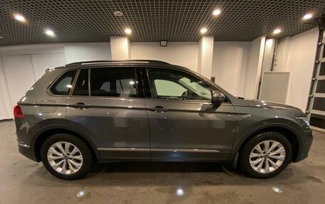 Volkswagen Tiguan II, 2021 год, 2 499 000 рублей, 2 фотография