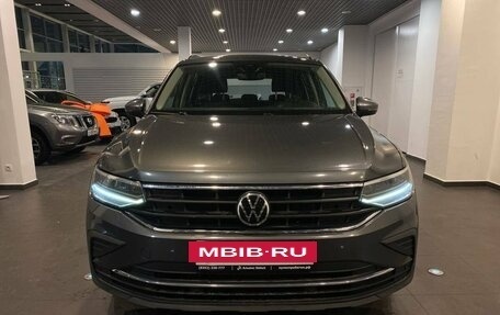 Volkswagen Tiguan II, 2021 год, 2 499 000 рублей, 7 фотография