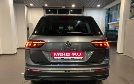 Volkswagen Tiguan II, 2021 год, 2 499 000 рублей, 4 фотография