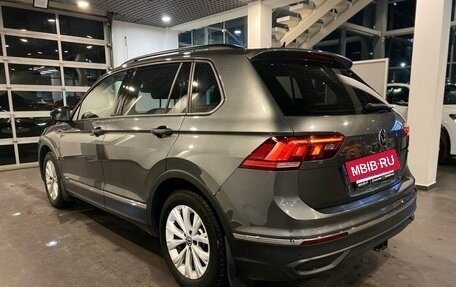 Volkswagen Tiguan II, 2021 год, 2 499 000 рублей, 5 фотография