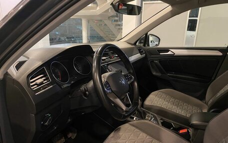 Volkswagen Tiguan II, 2021 год, 2 499 000 рублей, 23 фотография