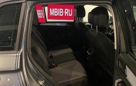 Volkswagen Tiguan II, 2021 год, 2 499 000 рублей, 17 фотография