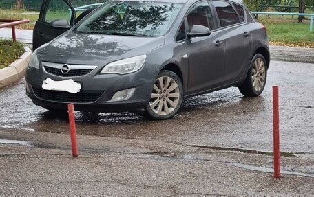 Opel Astra J, 2011 год, 580 000 рублей, 1 фотография