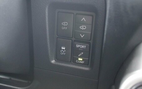 Toyota Land Cruiser Prado 150 рестайлинг 2, 2012 год, 3 050 000 рублей, 22 фотография