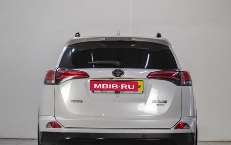 Toyota RAV4, 2018 год, 2 719 000 рублей, 6 фотография