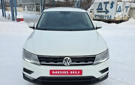 Volkswagen Tiguan II, 2018 год, 2 050 000 рублей, 3 фотография