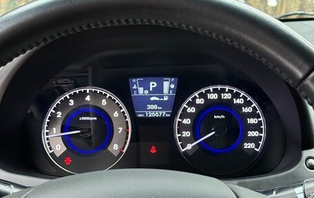 Hyundai Solaris II рестайлинг, 2011 год, 800 000 рублей, 15 фотография