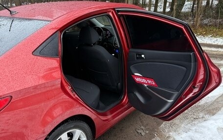 Hyundai Solaris II рестайлинг, 2011 год, 800 000 рублей, 21 фотография