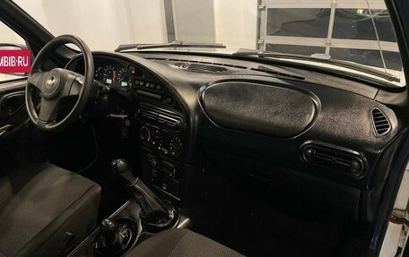 Chevrolet Niva I рестайлинг, 2015 год, 686 000 рублей, 4 фотография