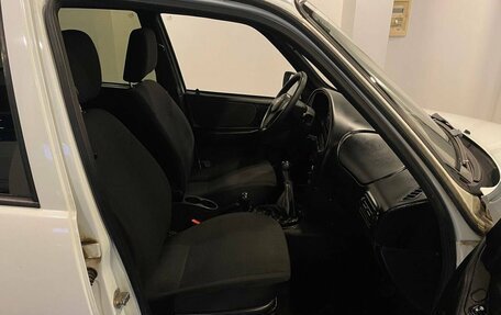 Chevrolet Niva I рестайлинг, 2015 год, 686 000 рублей, 21 фотография