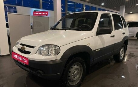Chevrolet Niva I рестайлинг, 2015 год, 686 000 рублей, 32 фотография