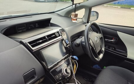 Toyota Prius Alpha I (ZVW40/41), 2017 год, 1 630 000 рублей, 3 фотография