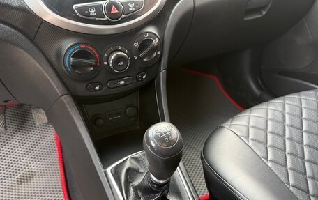 Hyundai Solaris II рестайлинг, 2013 год, 660 000 рублей, 19 фотография